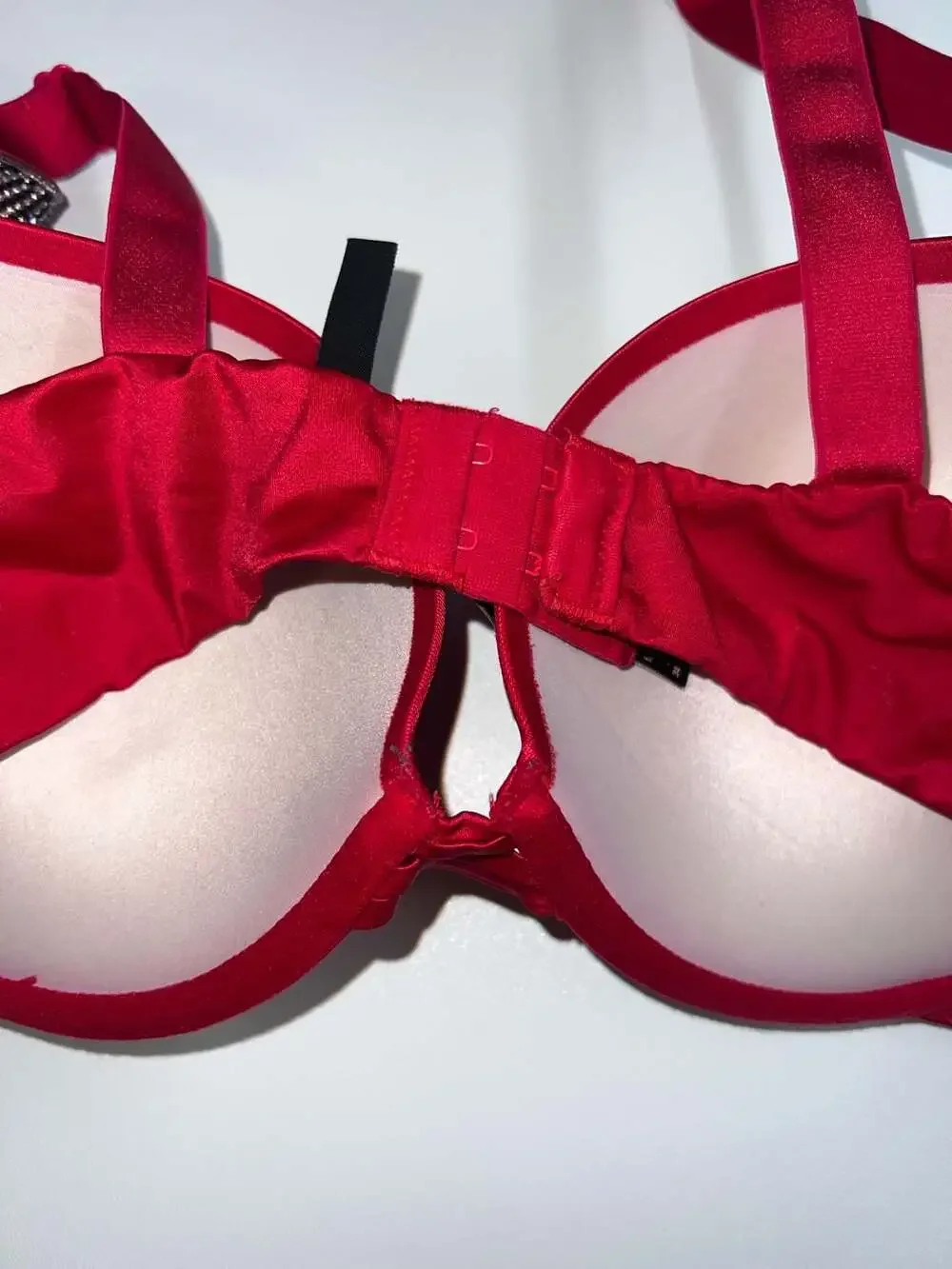 Victorias Secret Very Sexy Shine Strap Push Up Bra 38C Red Rhinestone Plunge